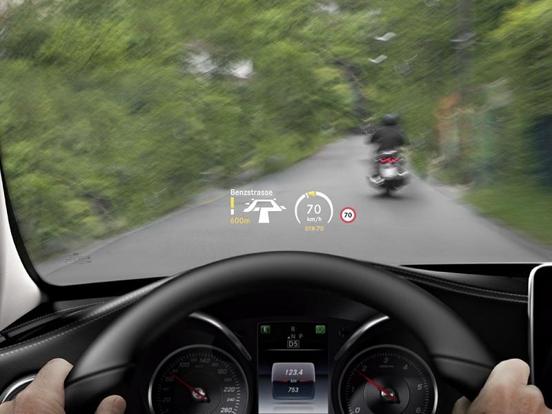 Die Mercedes-Benz C-Klasse hat ab nächstem Jahr auch ein Head-Up-Display