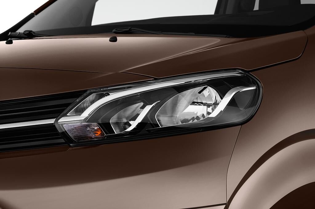 Toyota Proace Verso (Baujahr 2018) Executive 5 Türen Scheinwerfer