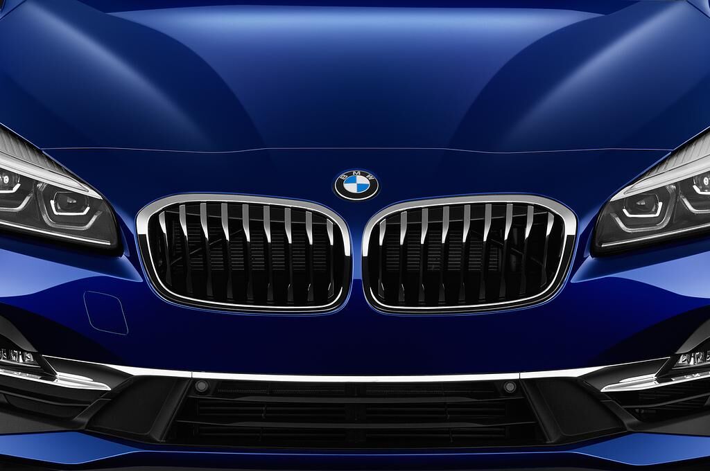 BMW 2 Series Gran Tourer (Baujahr 2018) Luxury Line 5 Türen Kühlergrill und Scheinwerfer