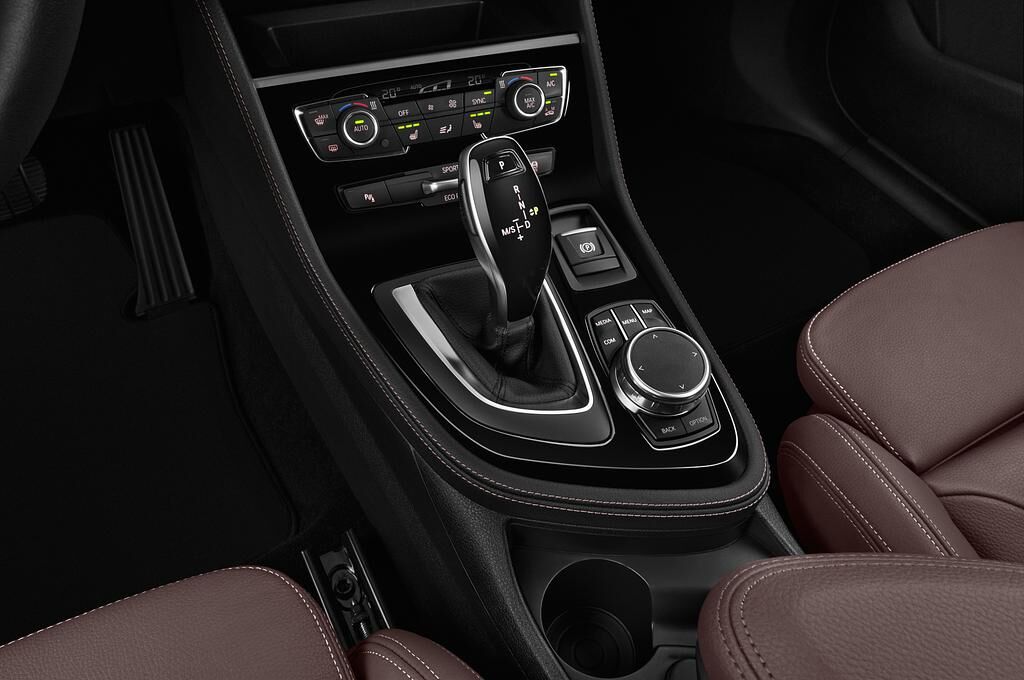 BMW 2 Series Gran Tourer (Baujahr 2018) Luxury Line 5 Türen Schalthebel