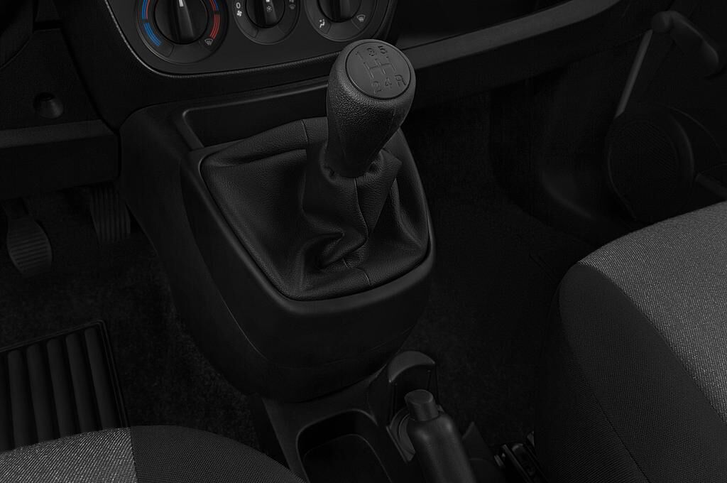 FIAT Fiorino Combi (Baujahr 2018) Basis 5 Türen Schalthebel