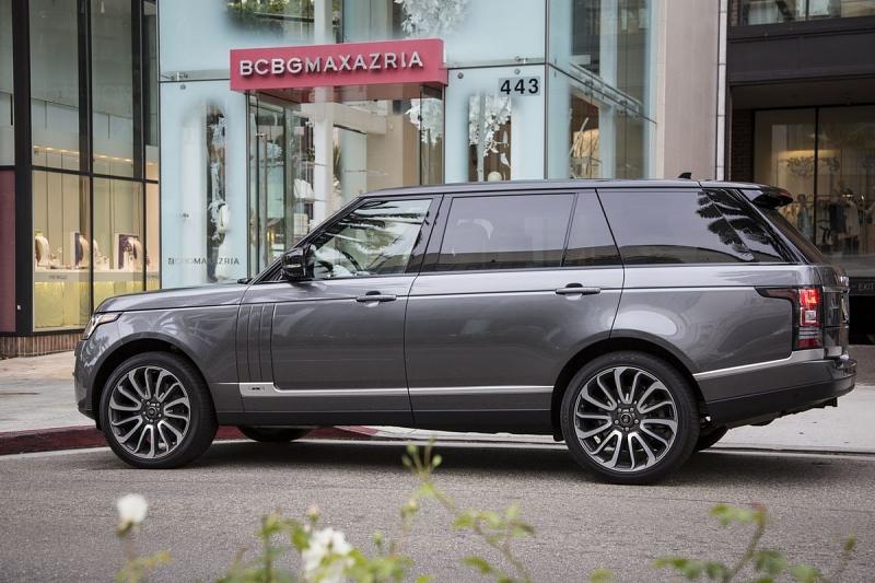 Den Range Rover LWB gibt es mit drei Motoren: je einen Achtzylinder Diesel und Benziner und den Sechszylinder Hybrid