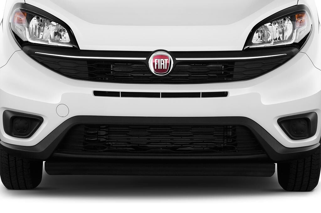 FIAT Doblo (Baujahr 2018) Lounge 5 Türen Kühlergrill und Scheinwerfer