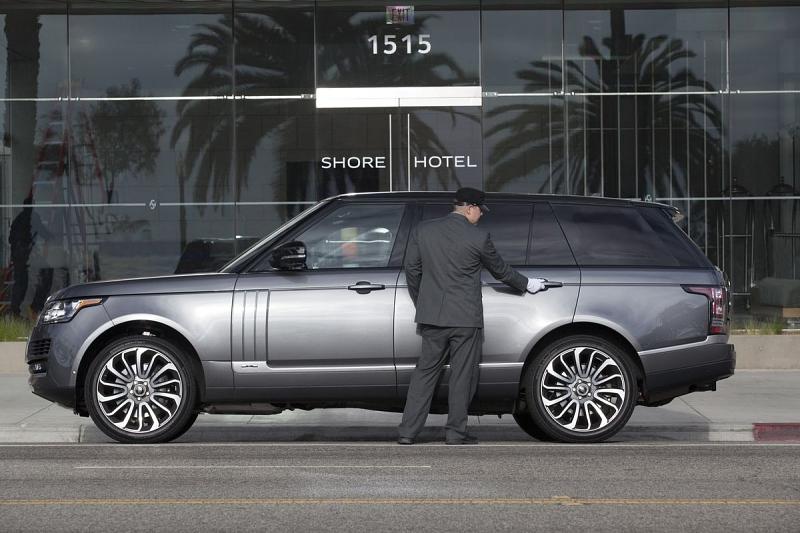 Der Range Rover LWB kann auch als Chauffeurs-Luxus-Limousine genutzt werden