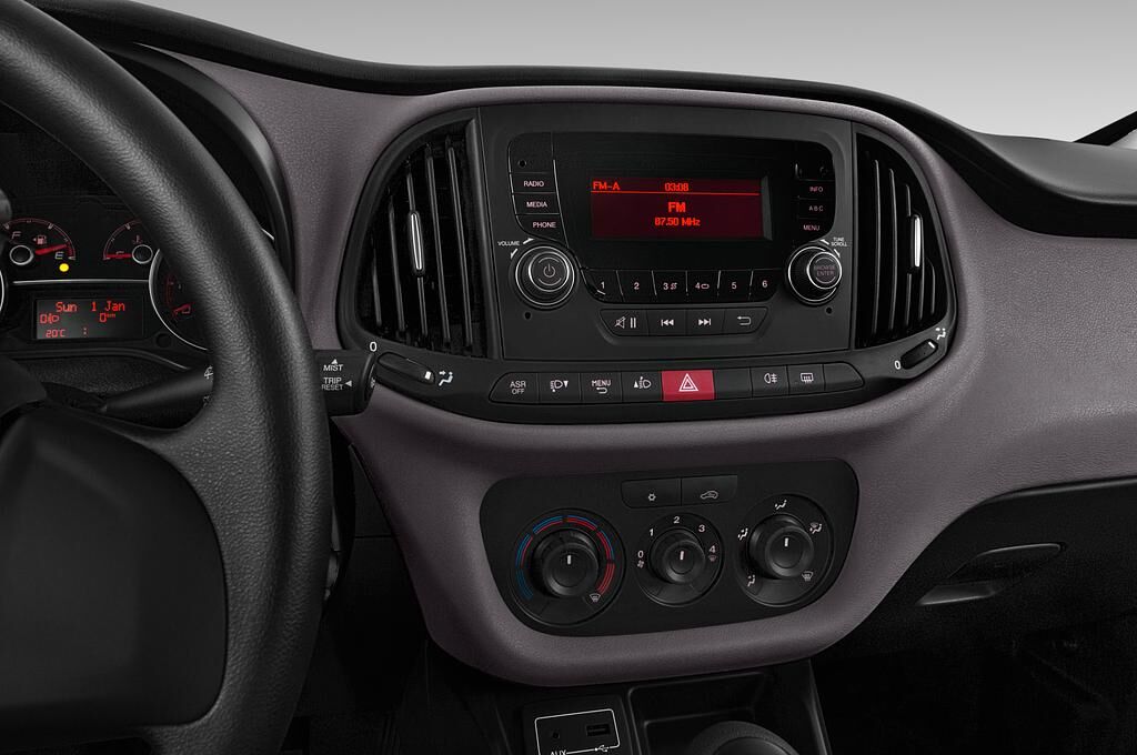 FIAT Doblo (Baujahr 2018) Lounge 5 Türen Radio und Infotainmentsystem