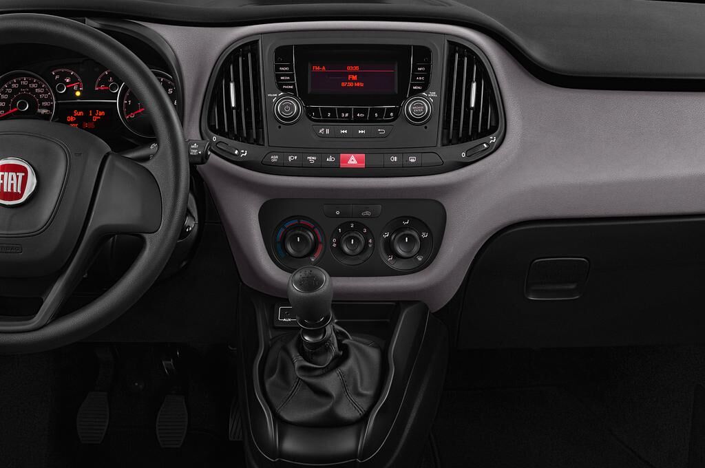 FIAT Doblo (Baujahr 2018) Lounge 5 Türen Mittelkonsole