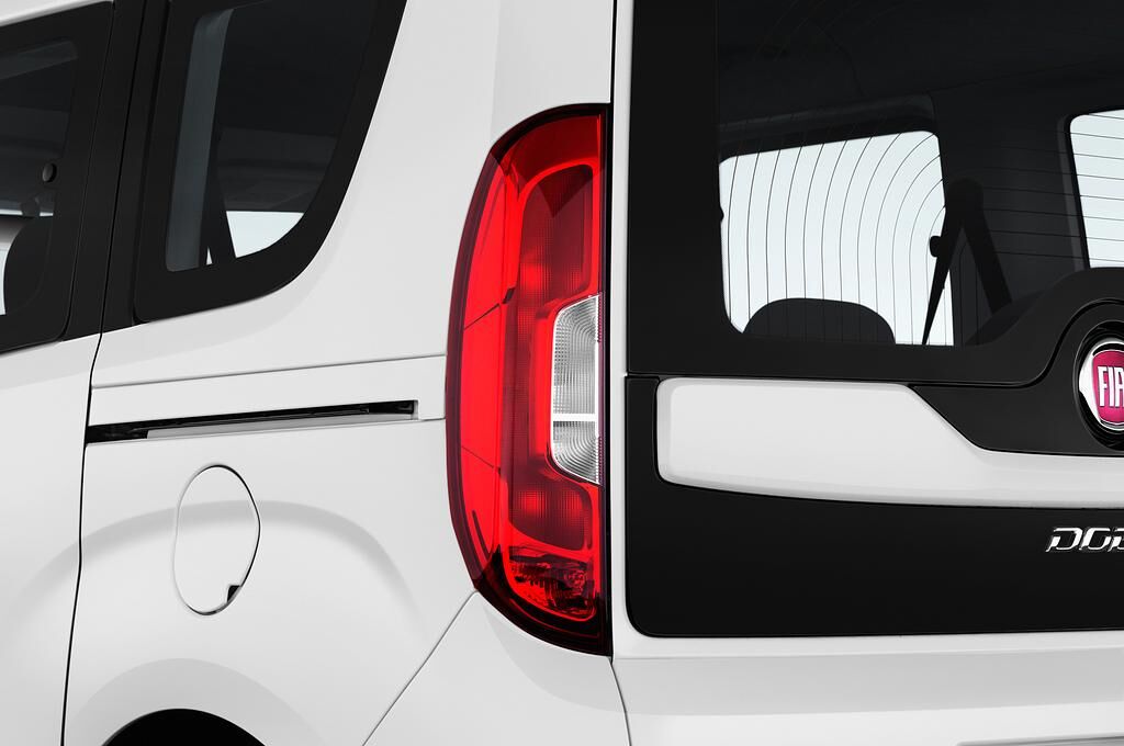 FIAT Doblo (Baujahr 2018) Lounge 5 Türen Rücklicht