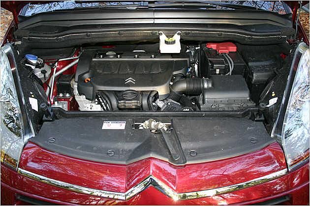 Der 2.0i-16V-Motor wurde bereits im September 2004 im Citroën C5 vorgestellt
