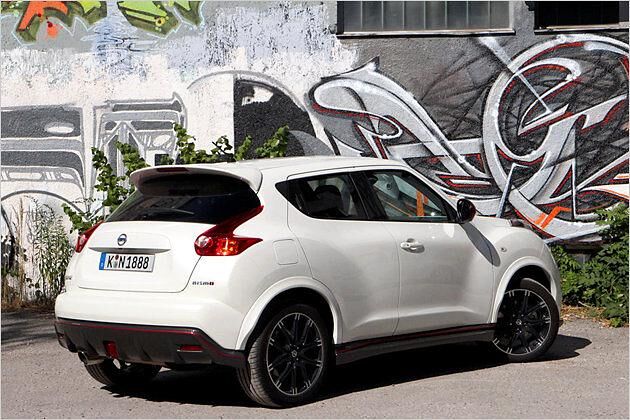 Die kräftigen Backen der Radhäuser lassen den Juke Nismo bullig wirken