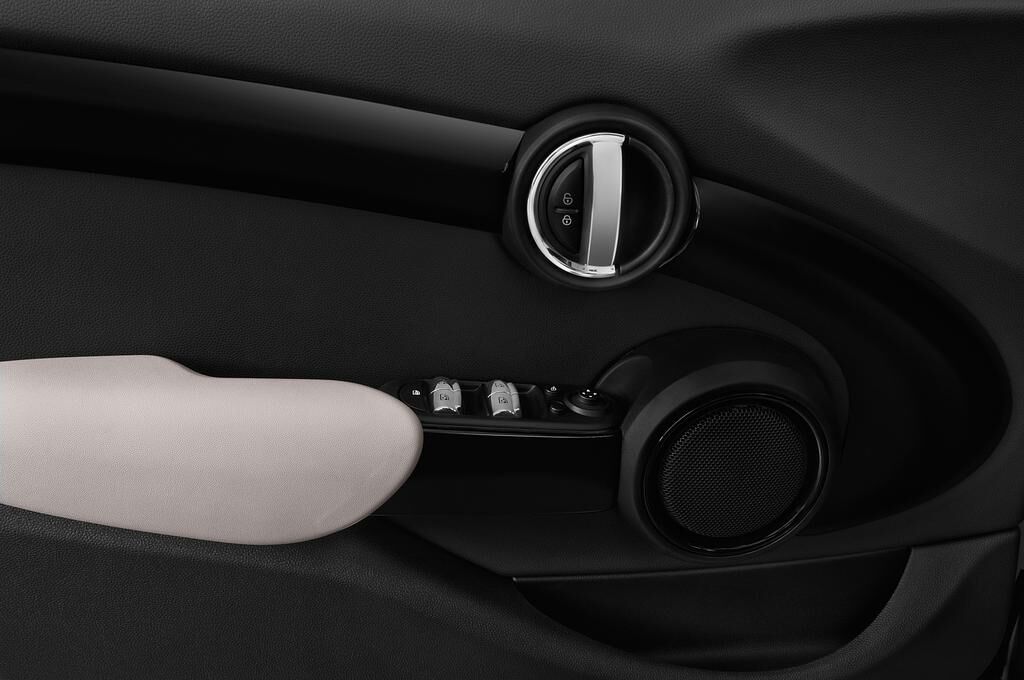 MINI MINI (Baujahr 2018) Cooper S Chilli 5 Türen Bedienungselemente Tür
