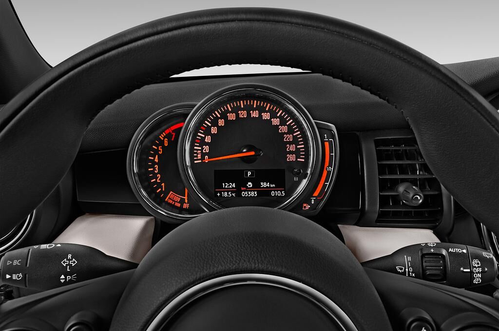 MINI MINI (Baujahr 2018) Cooper S Chilli 5 Türen Tacho und Fahrerinstrumente