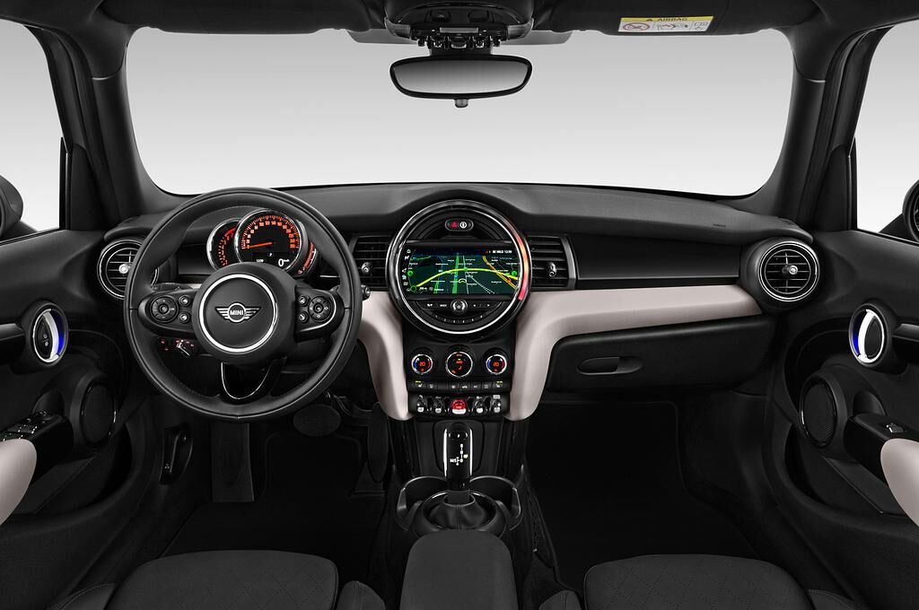 MINI MINI (Baujahr 2018) Cooper S Chilli 5 Türen Cockpit und Innenraum