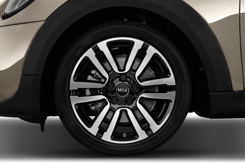 MINI MINI (Baujahr 2018) Cooper S Chilli 5 Türen Reifen und Felge