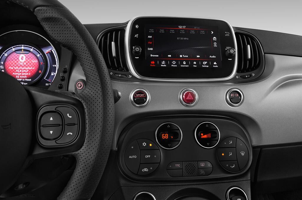 Abarth 595 (Baujahr 2018) Turismo 3 Türen Radio und Infotainmentsystem