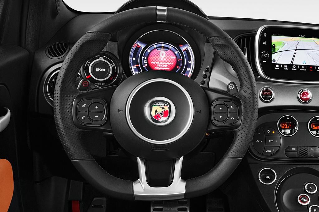 Abarth 595 (Baujahr 2018) Turismo 3 Türen Lenkrad
