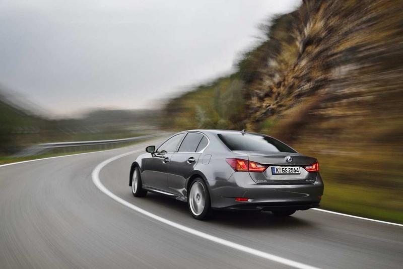 Lexus GS 300h - das Fahrwerk ist ordentlich