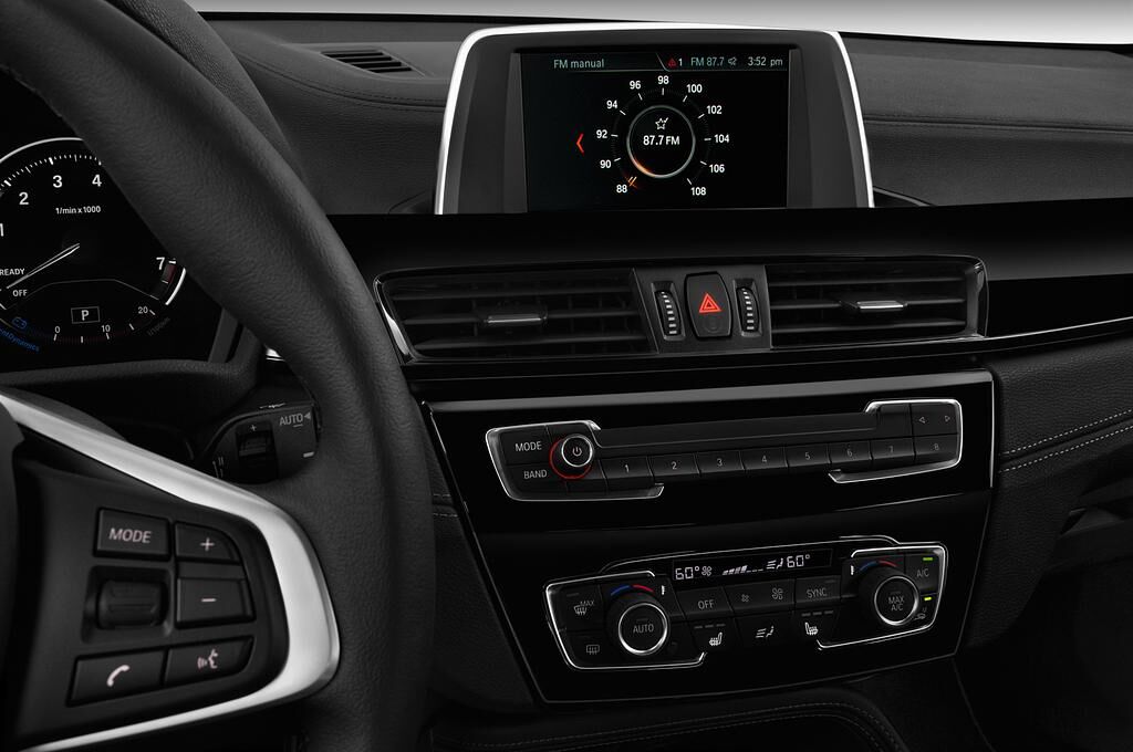 BMW X2 (Baujahr 2018) Advantage Plus 5 Türen Temperatur und Klimaanlage