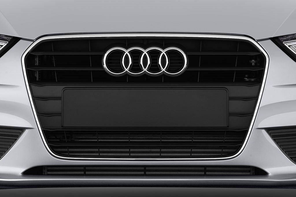 Audi A4 (Baujahr 2013) Ambition 5 Türen Kühlergrill und Scheinwerfer