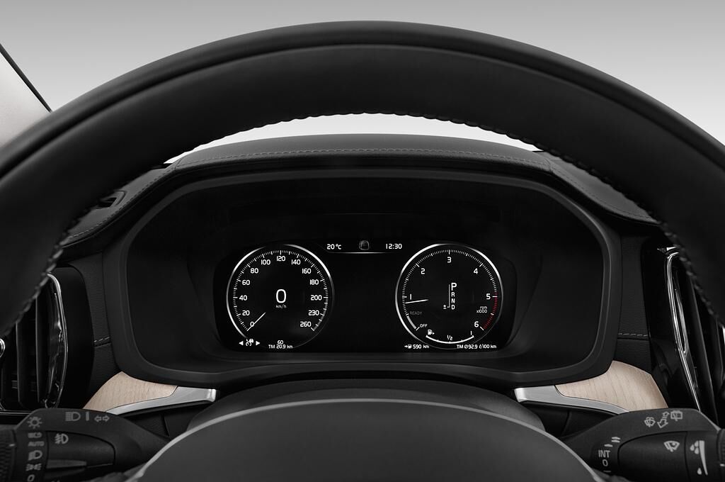 Volvo V60 (Baujahr 2019) Inscription 5 Türen Tacho und Fahrerinstrumente