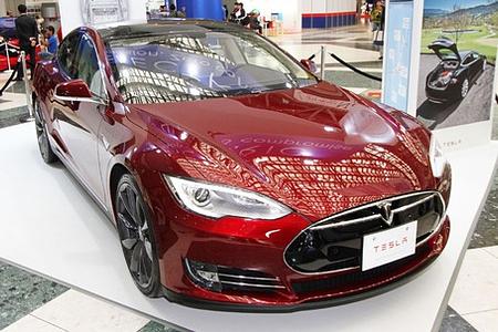 KBA hebt den Daumen für das Tesla Model S nach den Brandfällen