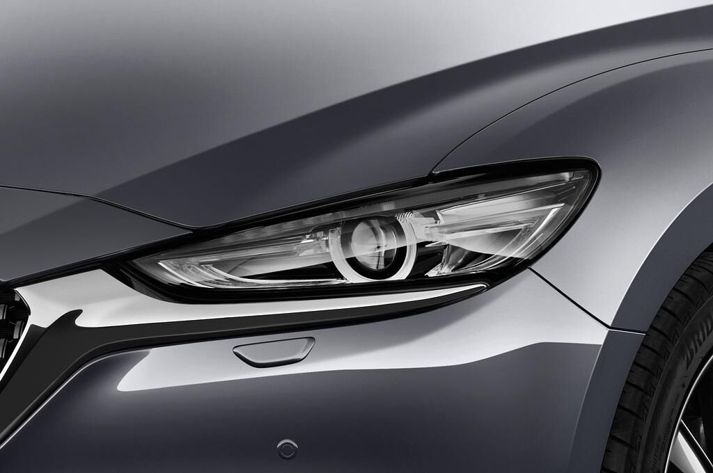 Mazda Mazda6 (Baujahr 2018) Sports Line 4 Türen Scheinwerfer