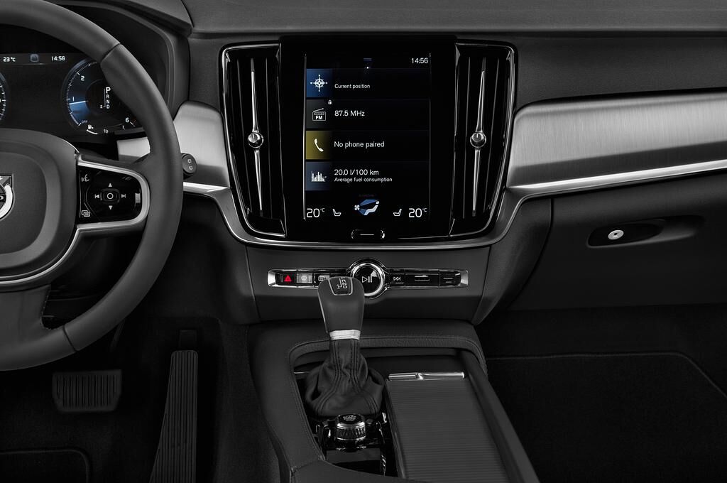 Volvo V90 (Baujahr 2019) Momentum 5 Türen Mittelkonsole