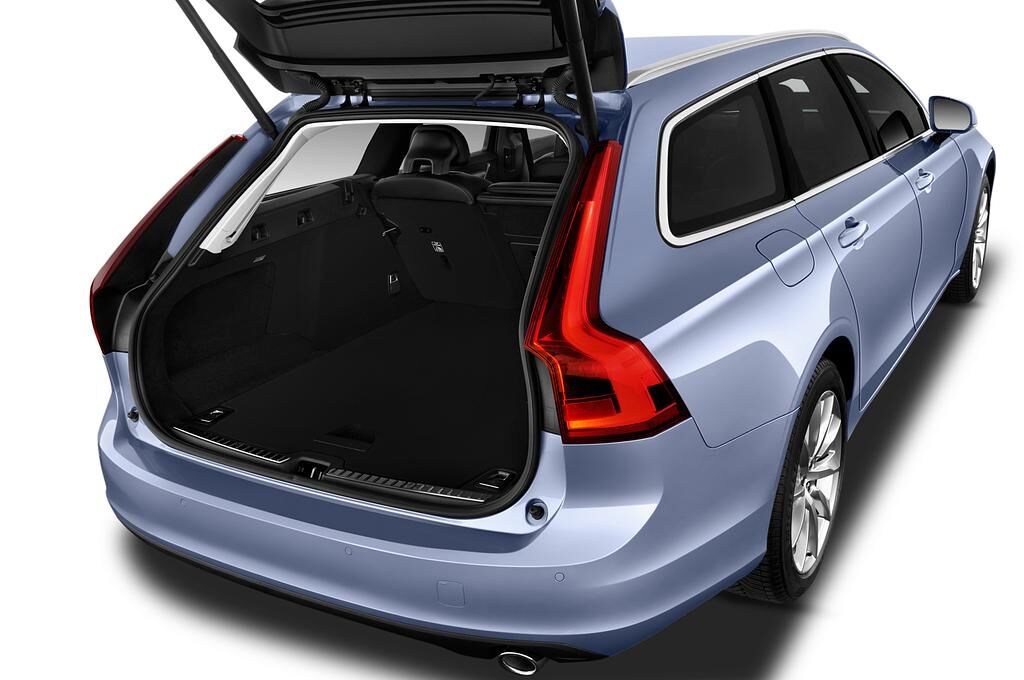 Volvo V90 (Baujahr 2019) Momentum 5 Türen Kofferraum
