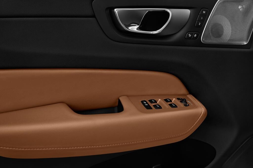 Volvo XC60 Plug-in Hybrid (Baujahr 2018) Inscription 5 Türen Bedienungselemente Tür