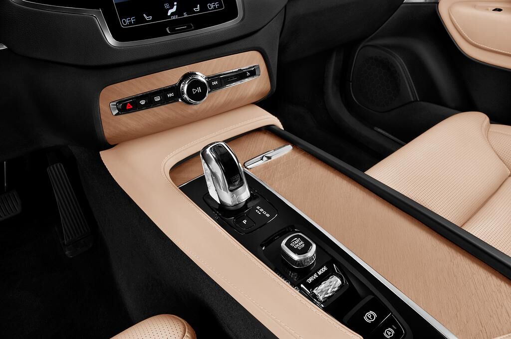 Volvo XC90 Plug-in Hybrid (Baujahr 2018) Inscription 5 Türen Schalthebel