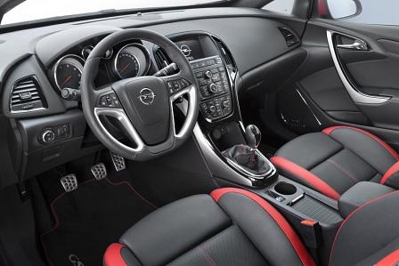 Opel Astra Modelljahr 2013