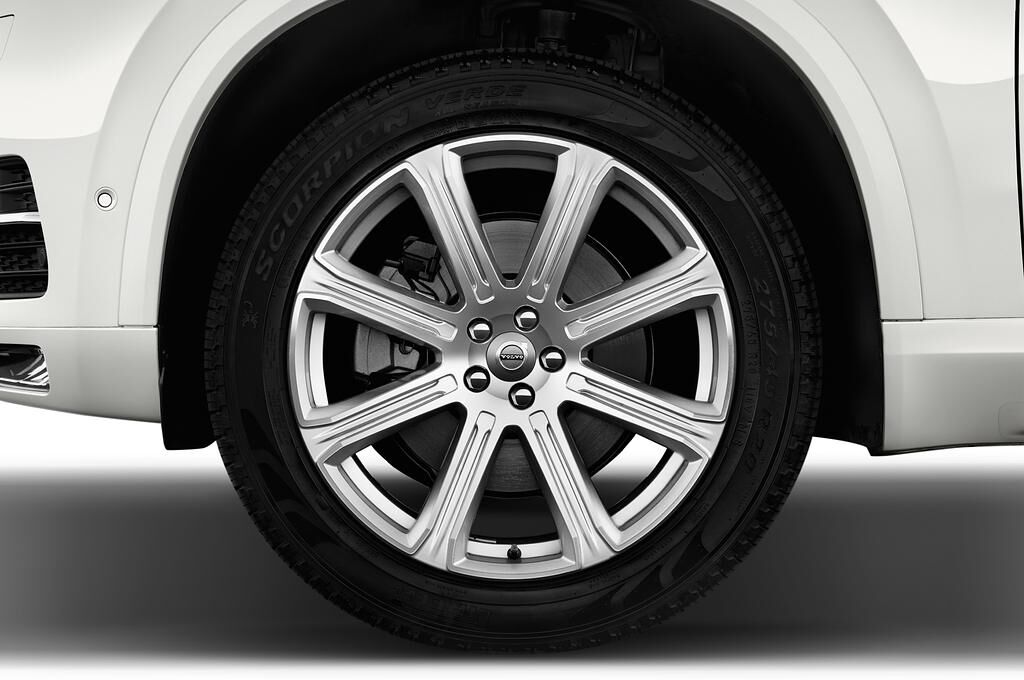 Volvo XC90 Plug-in Hybrid (Baujahr 2018) Inscription 5 Türen Reifen und Felge