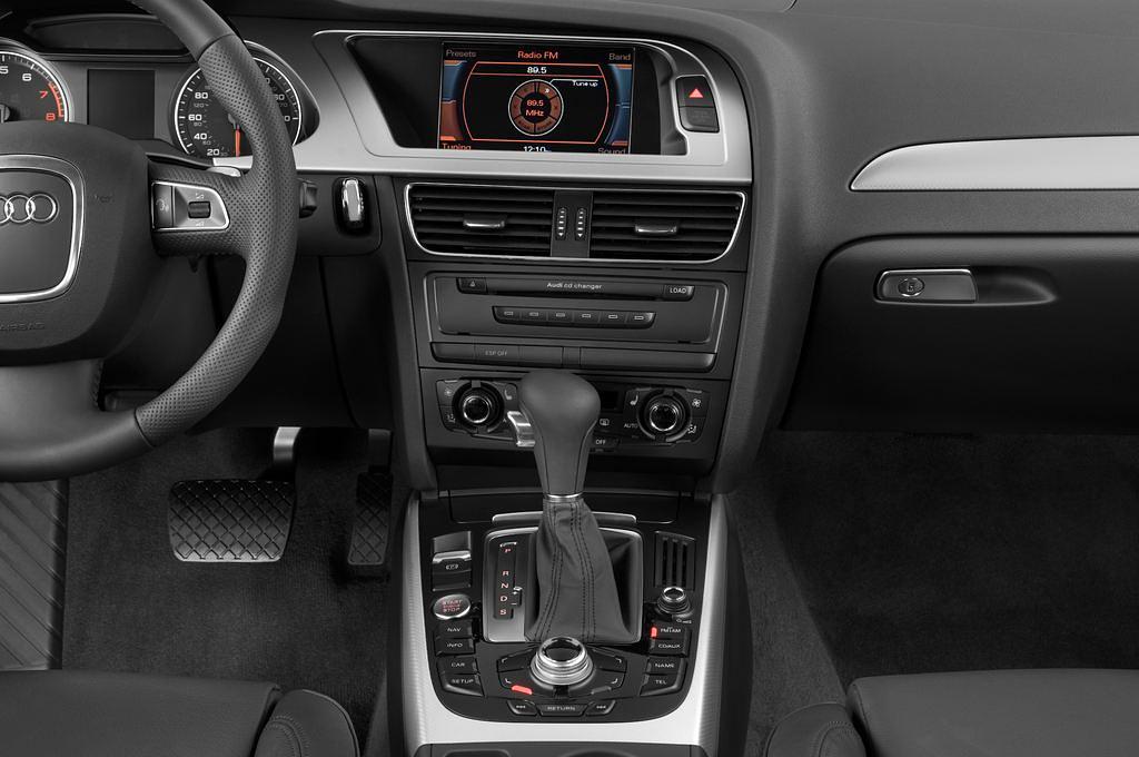 Audi A4 (Baujahr 2010) Avant 5 Türen Mittelkonsole