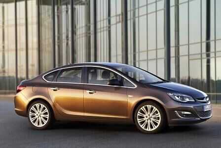 Opel Astra Modelljahr 2013