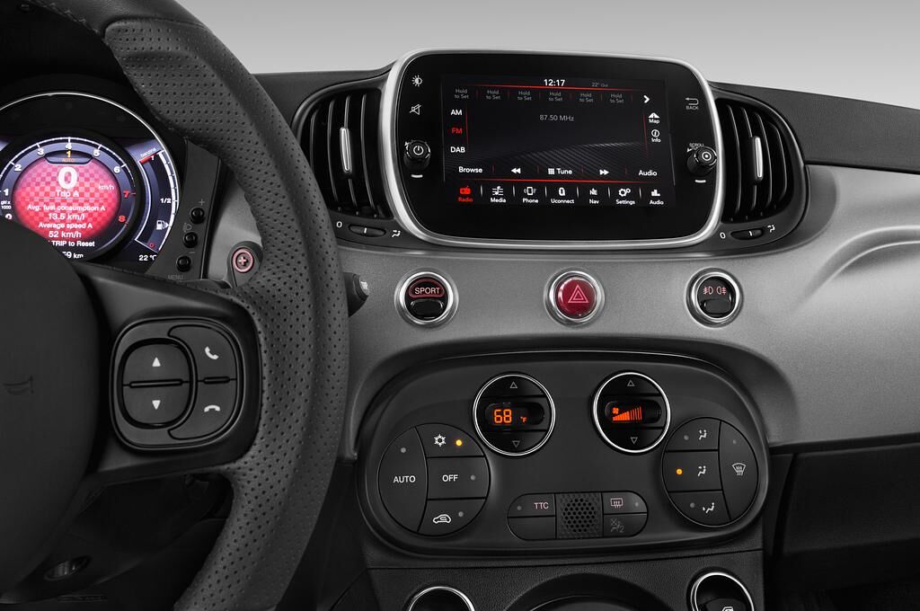 Abarth 595 Turismo (Baujahr 2018) - 2 Türen Radio und Infotainmentsystem