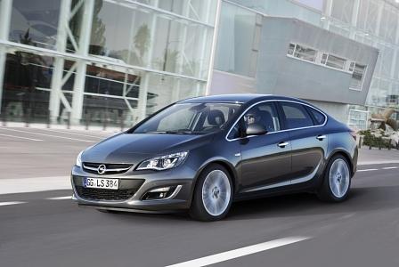 Opel Astra Modelljahr 2013