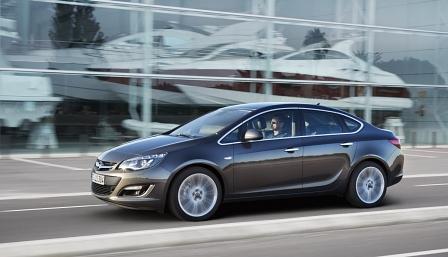 Opel Astra Modelljahr 2013
