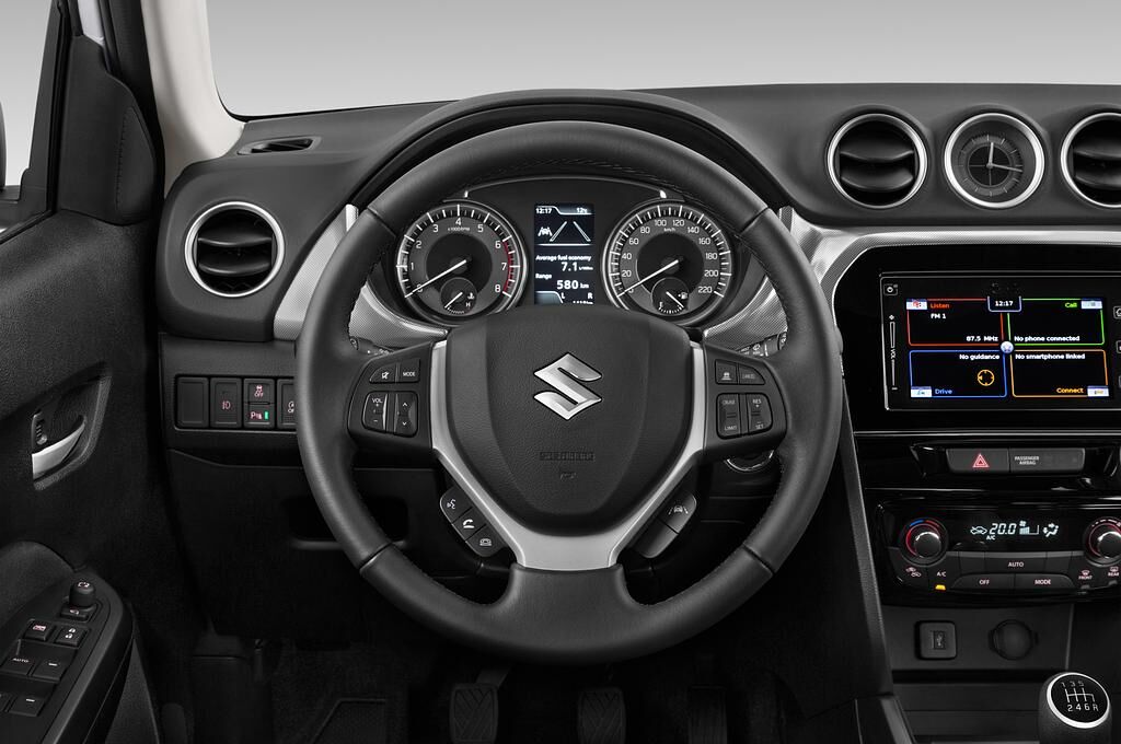 Suzuki Vitara (Baujahr 2019) Comfort+ 5 Türen Lenkrad
