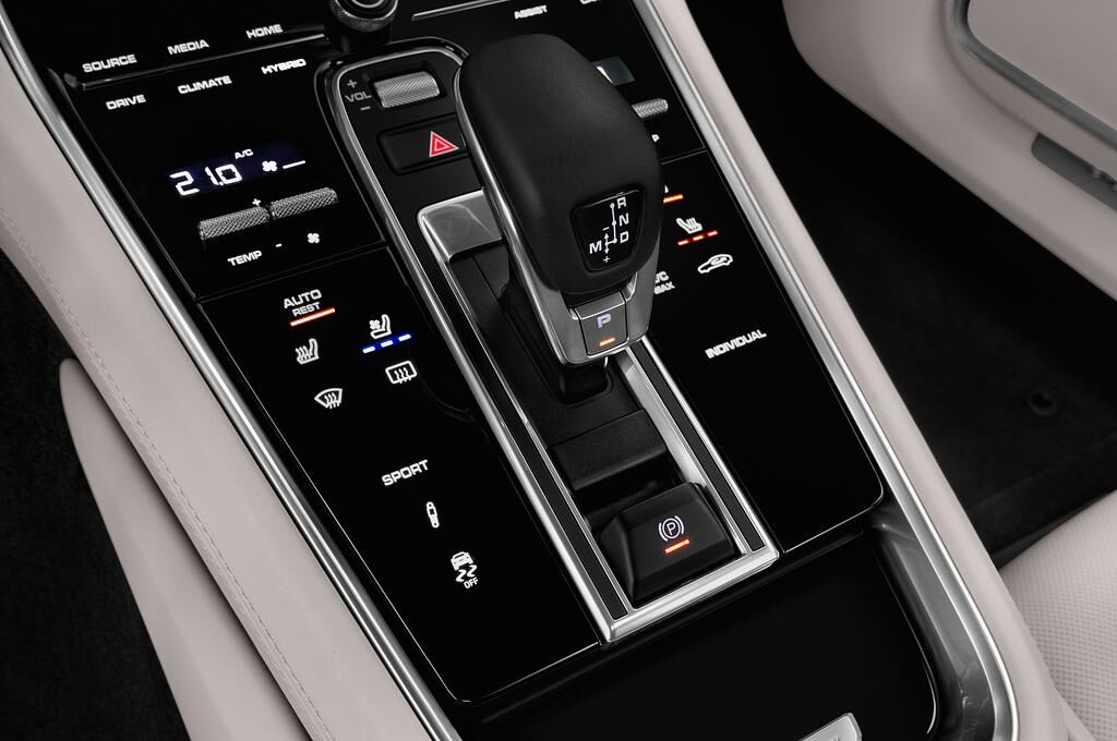 Porsche Panamera (Baujahr 2018) 4S 5 Türen Schalthebel