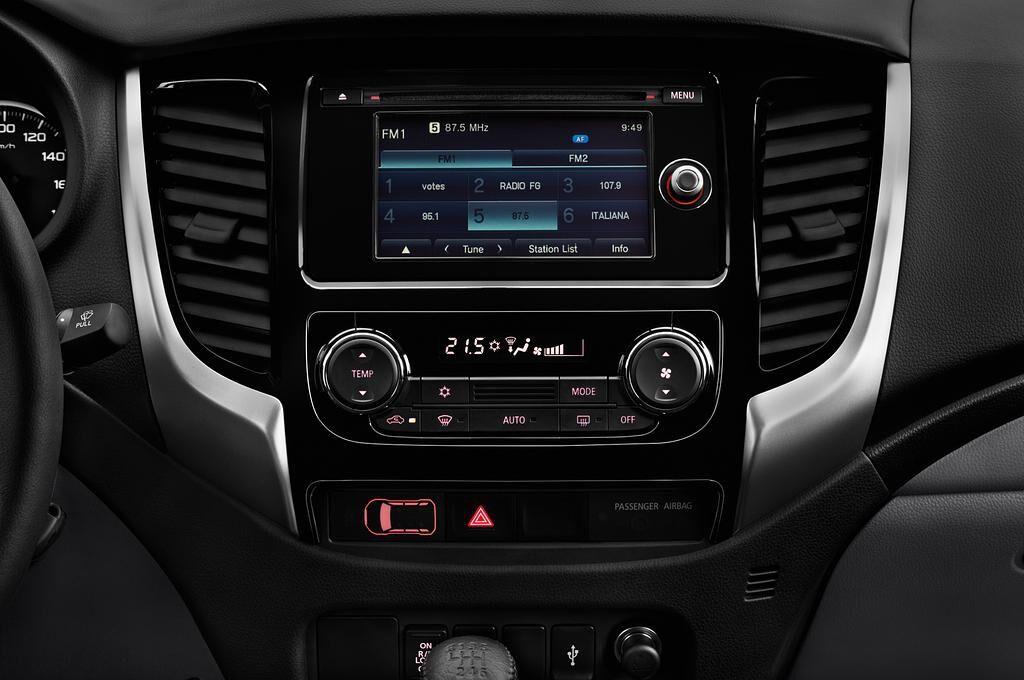 Mitsubishi L200 (Baujahr 2018) Plus 2 Türen Mittelkonsole