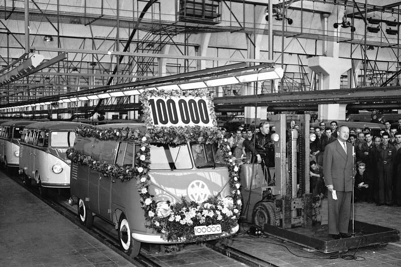 Der 100.000ste VW Bulli läuft vom Band