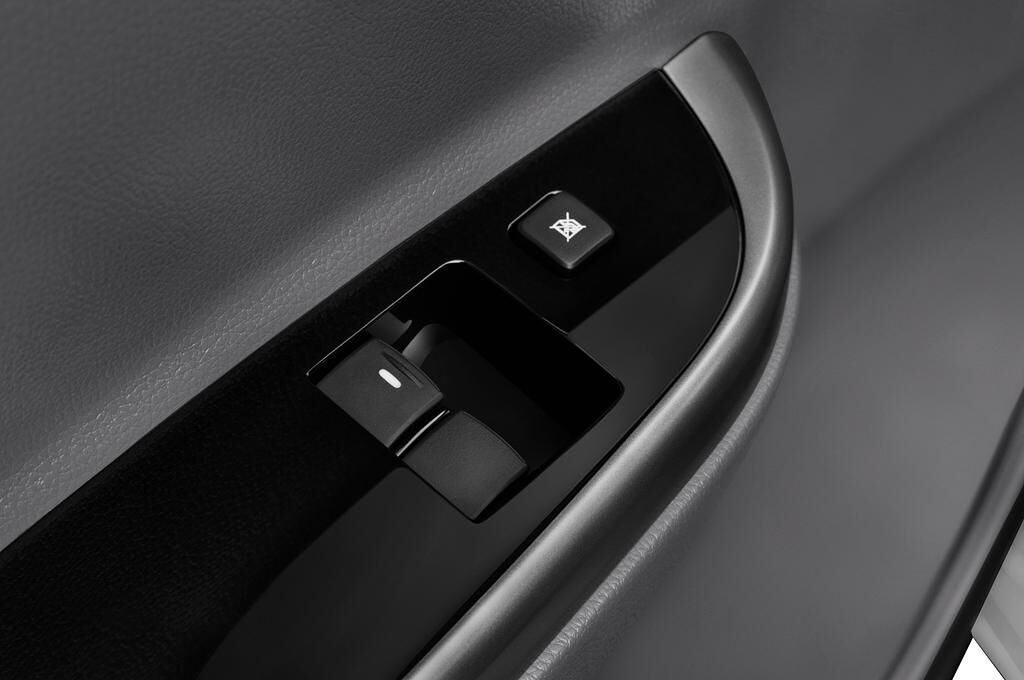 Mitsubishi L200 (Baujahr 2018) Plus 2 Türen Bedienungselemente Tür