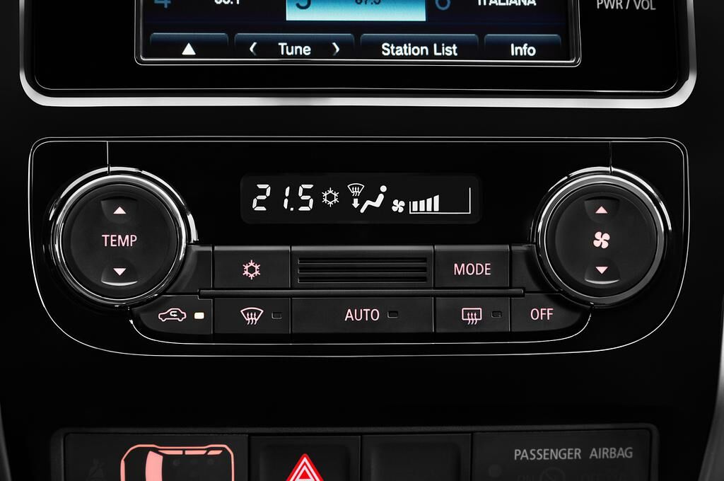 Mitsubishi L200 (Baujahr 2018) Plus 2 Türen Temperatur und Klimaanlage