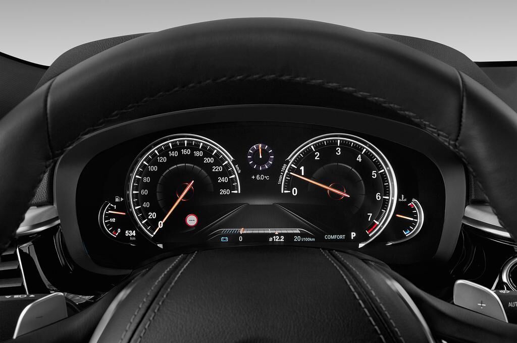 BMW 6 Series Gran Turismo (Baujahr 2018) Sport 5 Türen Tacho und Fahrerinstrumente