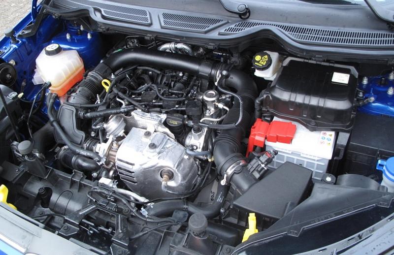 Ford Ecosport 1.0 Ecoboost: sein Dreizylinder ist mit einer Fünfgang-Handschaltung kombiniert
