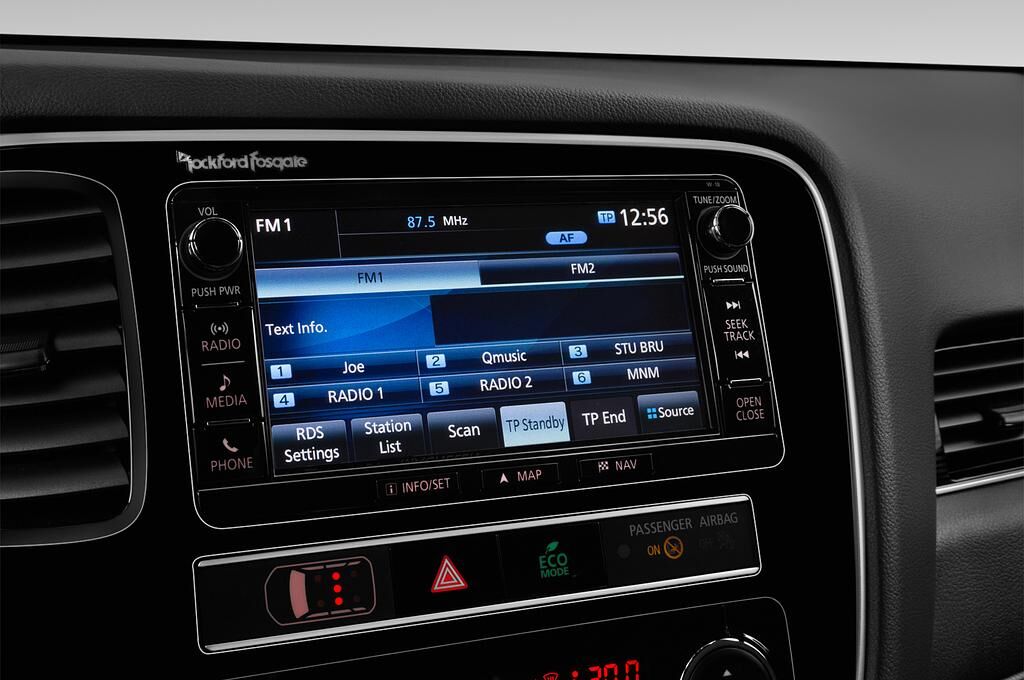 Mitsubishi Outlander Plug-in Hybrid (Baujahr 2018) Plus 5 Türen Radio und Infotainmentsystem