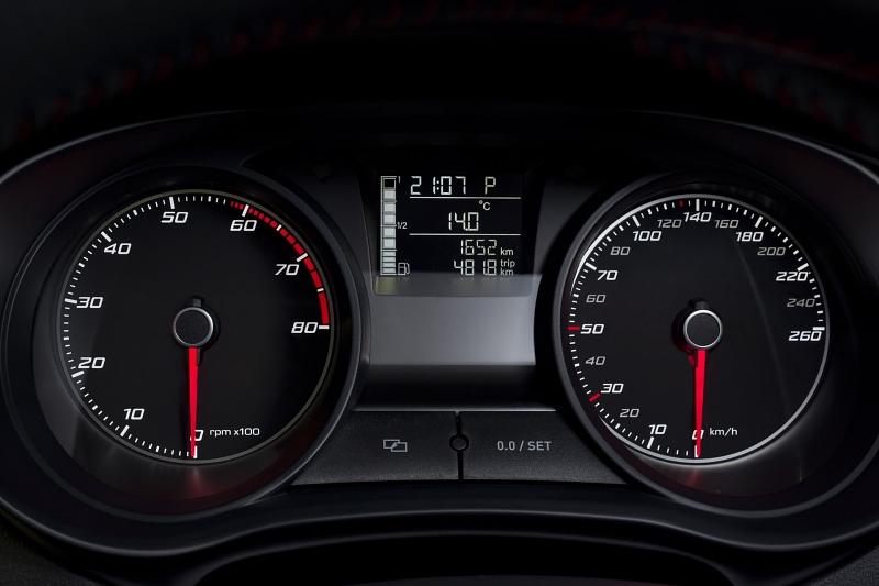 Das Cockpit des Seat Ibiza IV