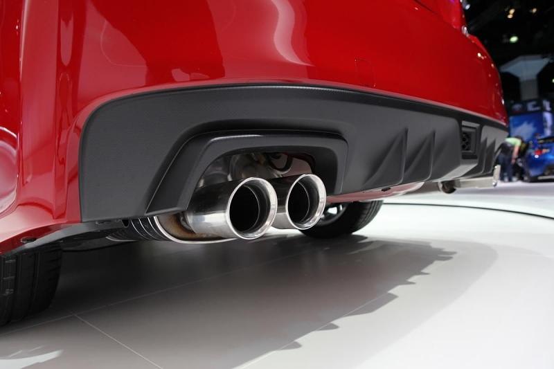 Die Auspuffrohre befinden sich ganz BMW-M-Like links un rechts vom Diffusor
