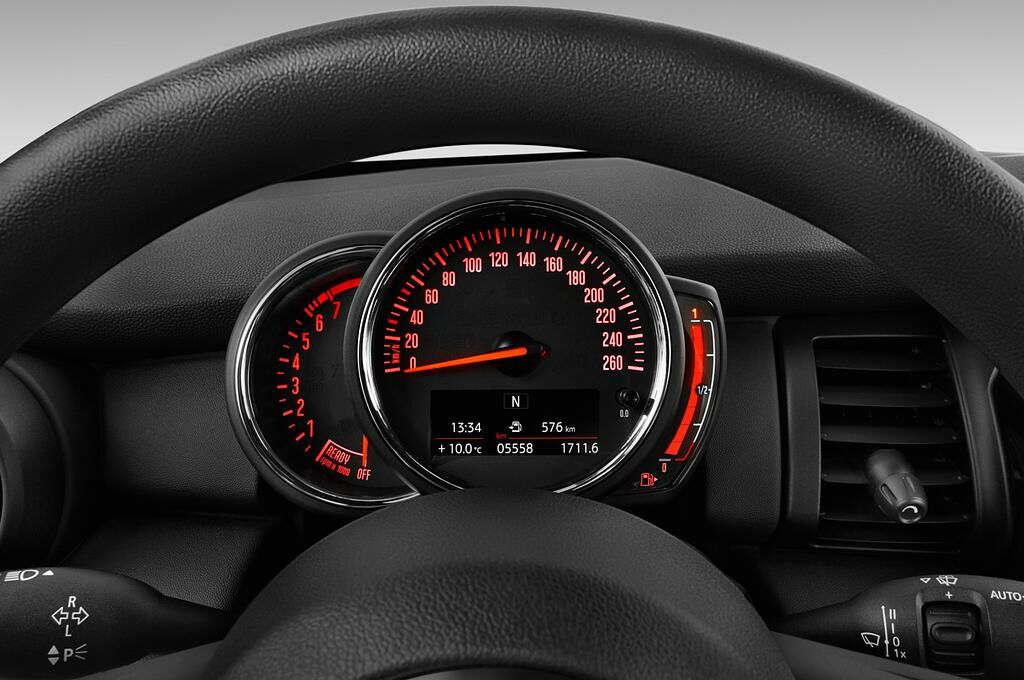 MINI MINI One (Baujahr 2018) Salt 3 Türen Tacho und Fahrerinstrumente
