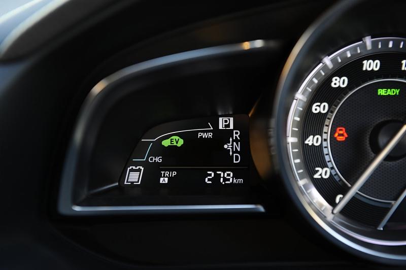 Mazda 3 Skyactiv Hybrid auf den Straßen von Yokohama