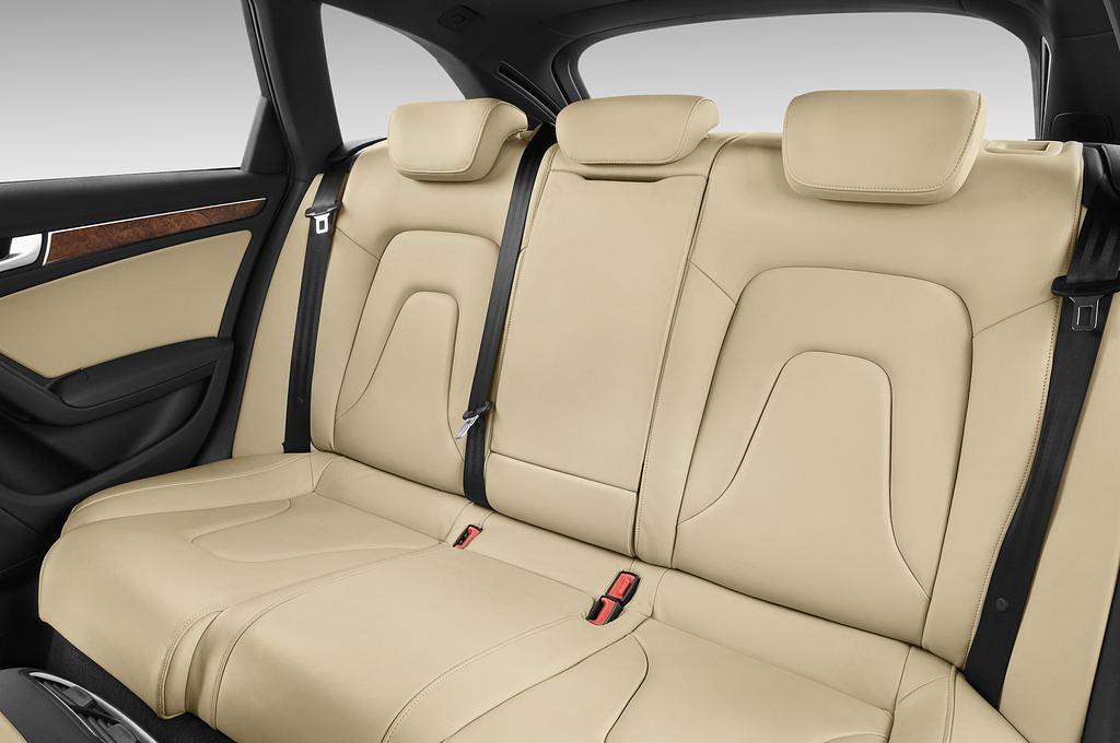 Audi A4 Allroad Quattro (Baujahr 2011) - 5 Türen Rücksitze
